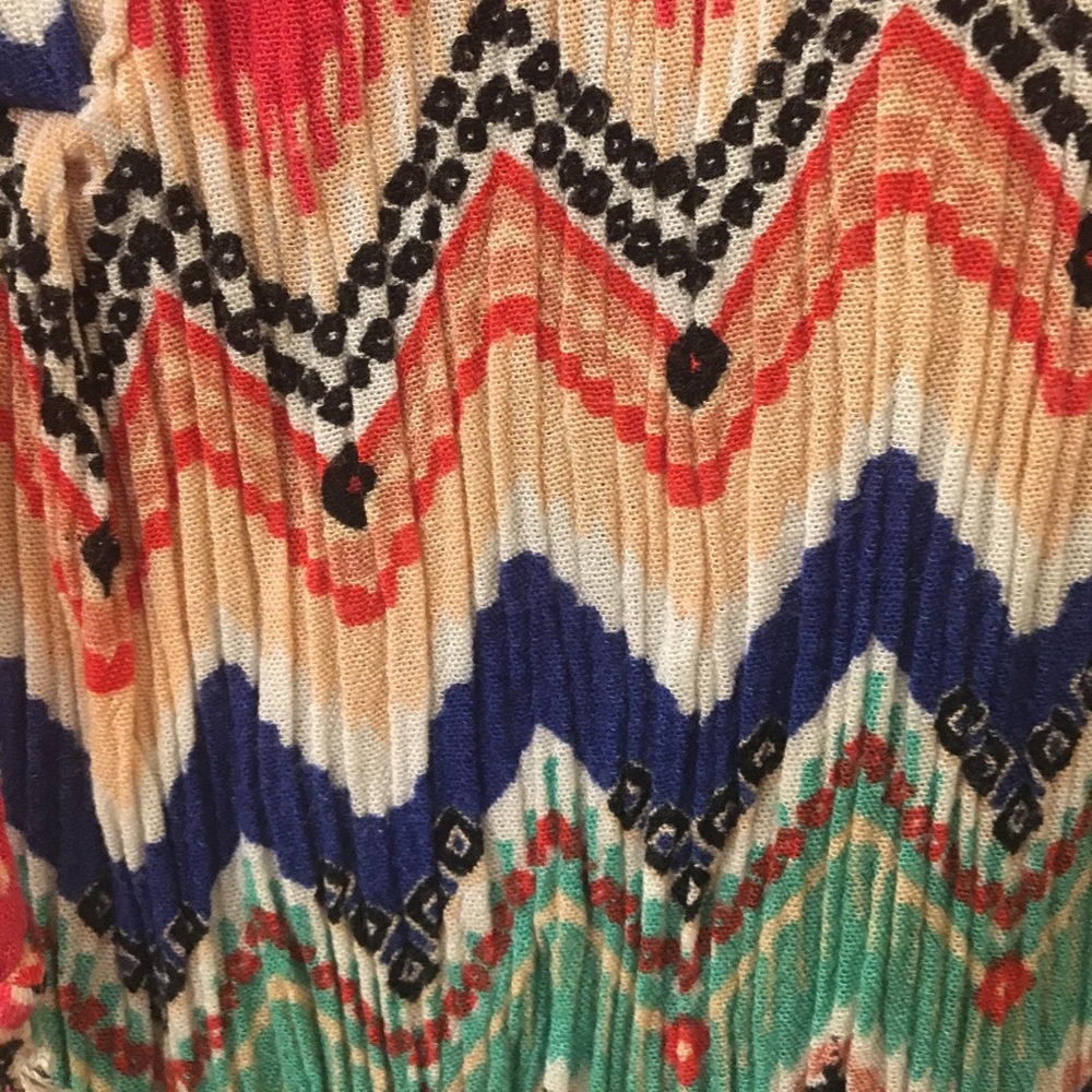Chevron Patterned Tank Top - Picture 4 of 5